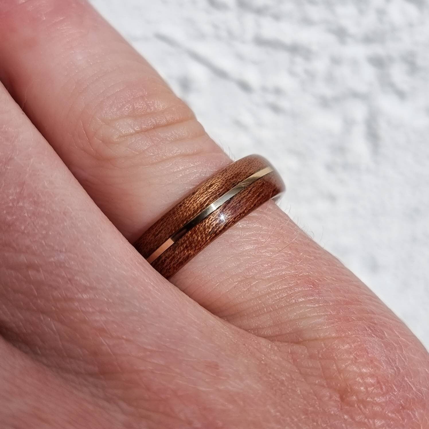 Sapele and brass ring - Hand made bent wood ring - Wooden wedding band - Engagement ring - Natural jewellery