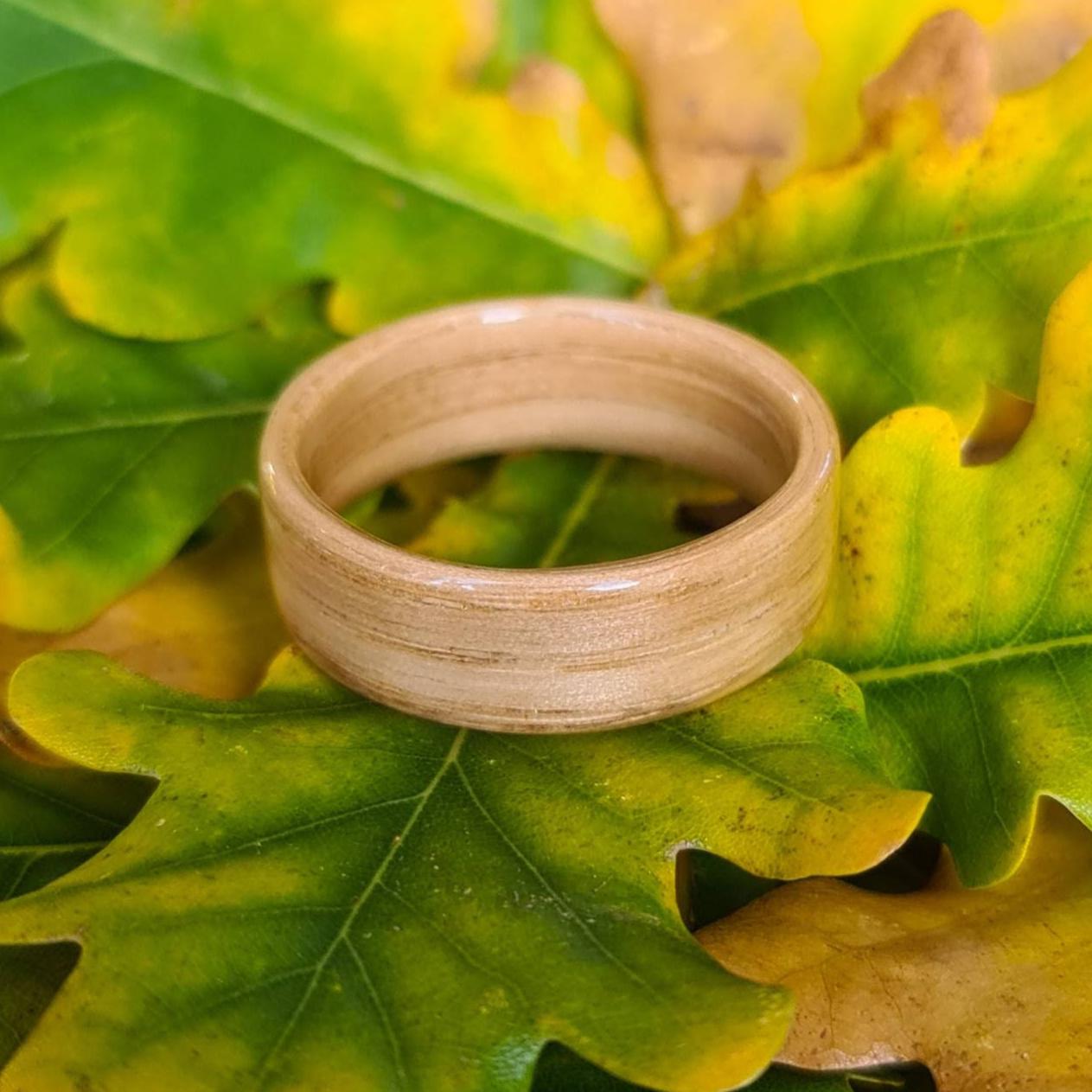 Oak ring - Bespoke hand made bent wood ring - Custom wooden wedding band - Alternative engagement - 5th anniversary gift - Natural jewellery