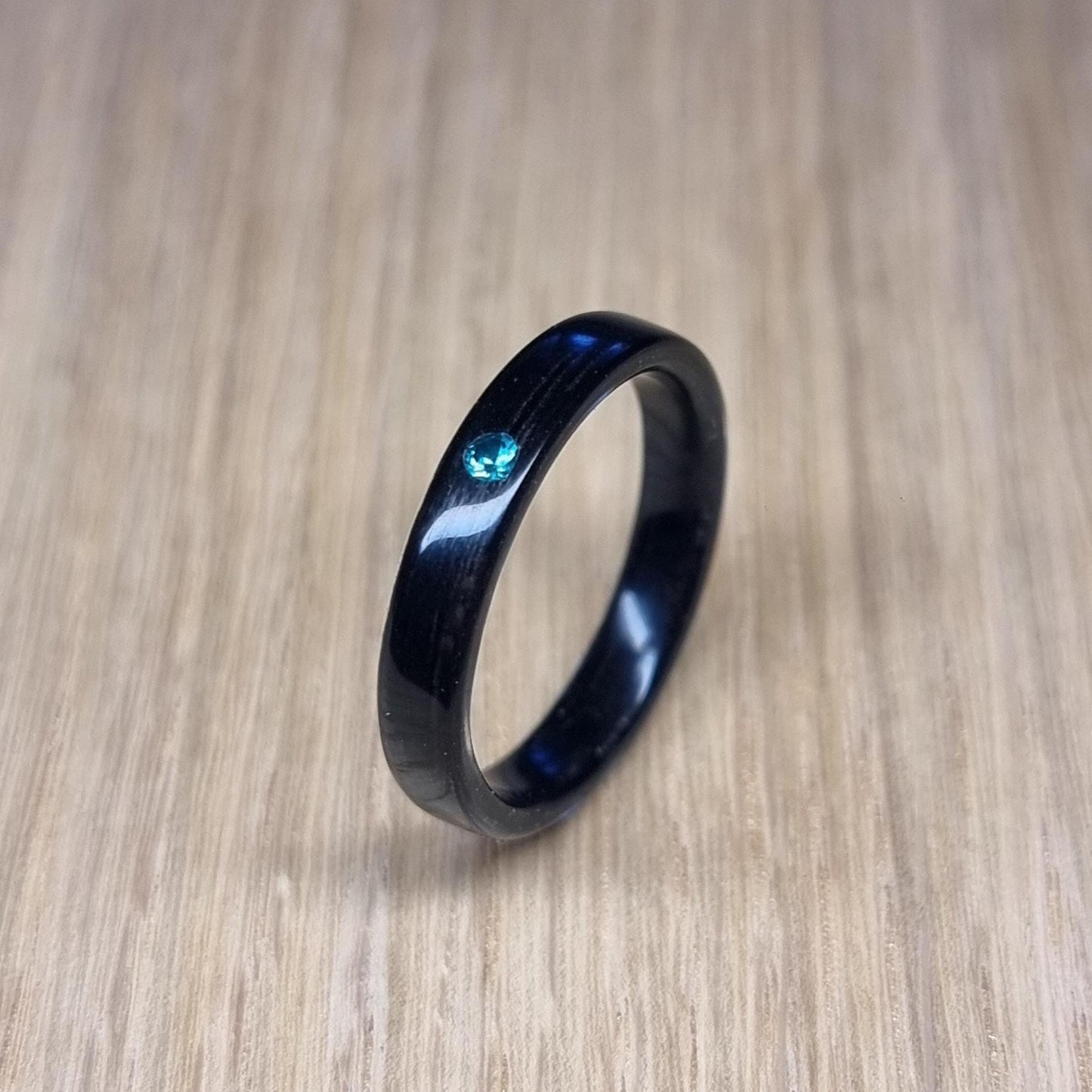 Black oak and lab emerald ring - Hand made bent wood ring - Wooden wedding band - Engagement ring - Natural jewellery